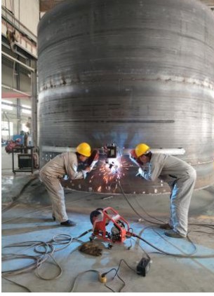 Storage tank shell welding in a fabrication workshop